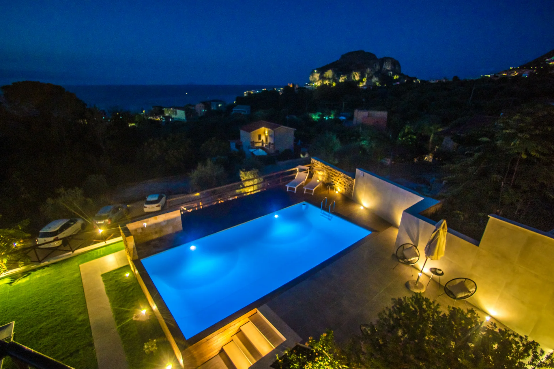 Pool solarium